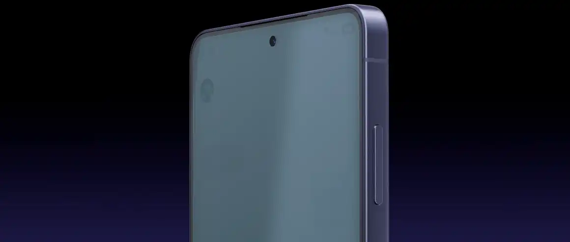 Galaxy S26 Ultra kijelzőjének közeli képe sötét háttér előtt.