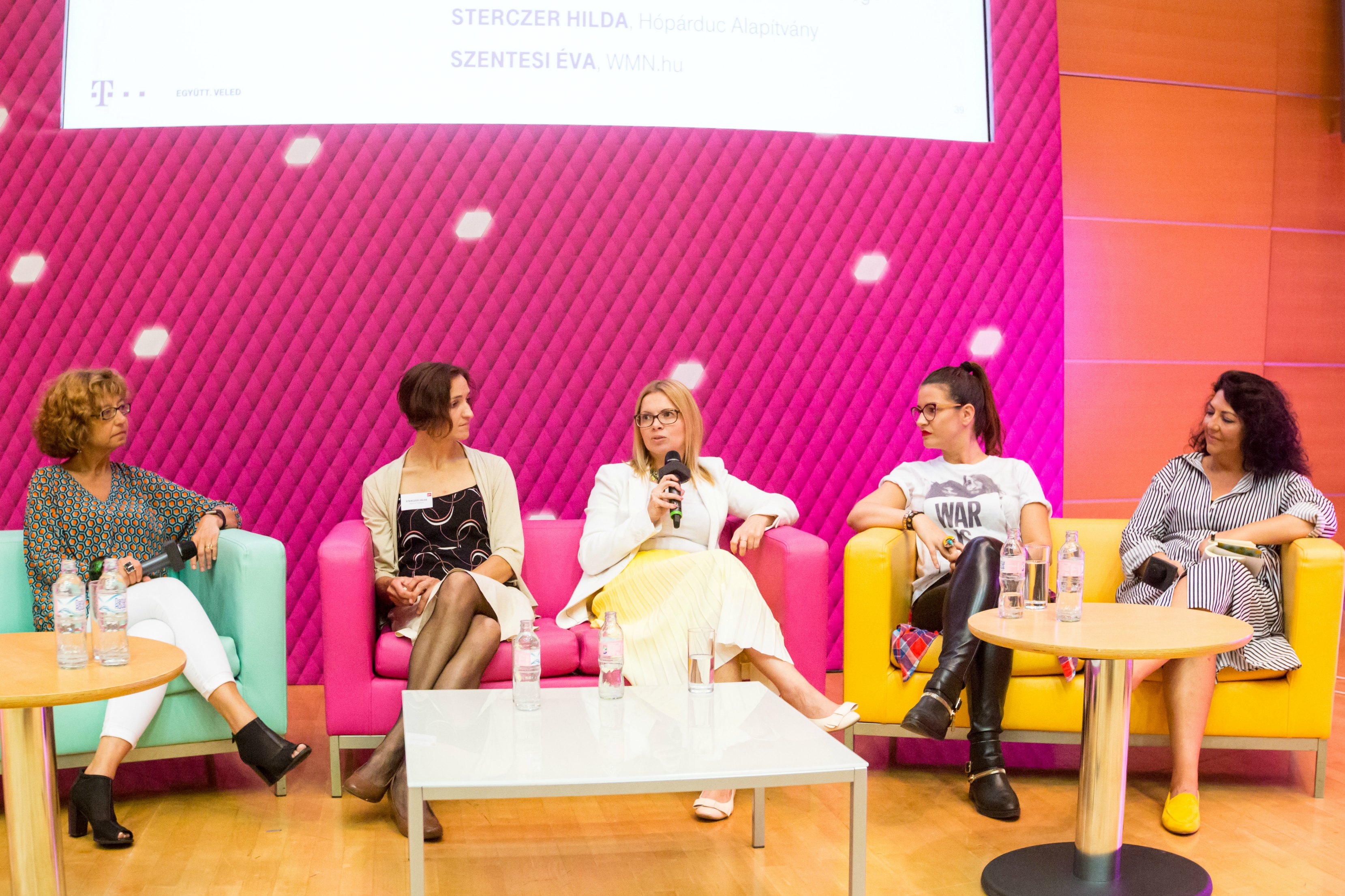 Női életutak kerekasztal-beszelgetés